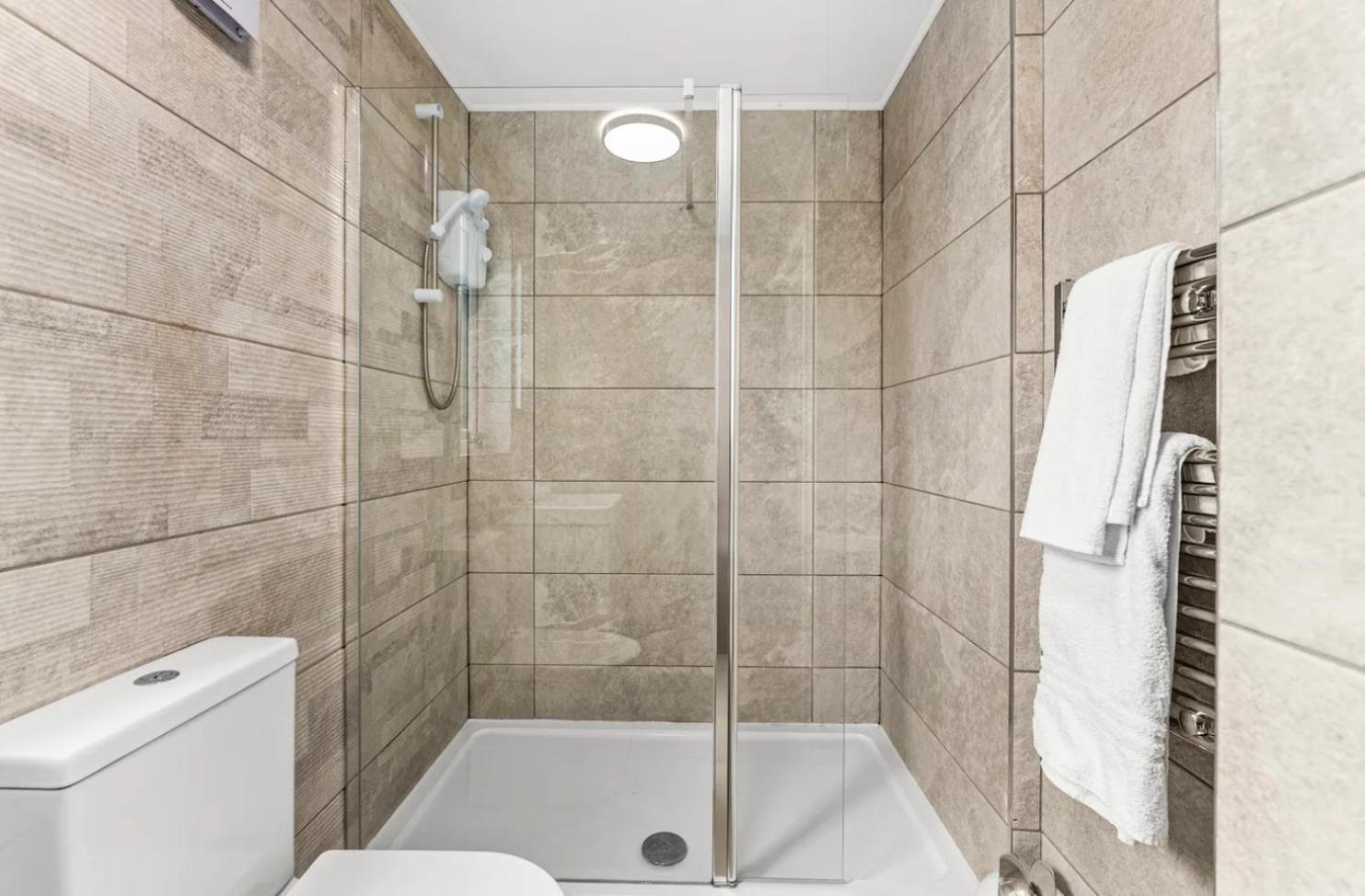 A Stylish Luxury 2 Bedroom Duplex Apartment คาร์ดิฟฟ์ ภายนอก รูปภาพ